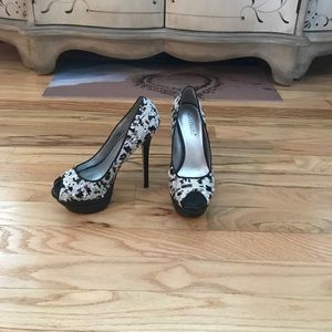 Black and white sequenced stiletto