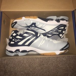 Mizuno Women's Wave Lightning Z Volleyball Shoes