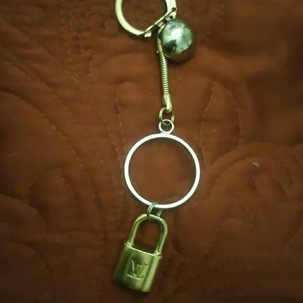 Auth LV charms
