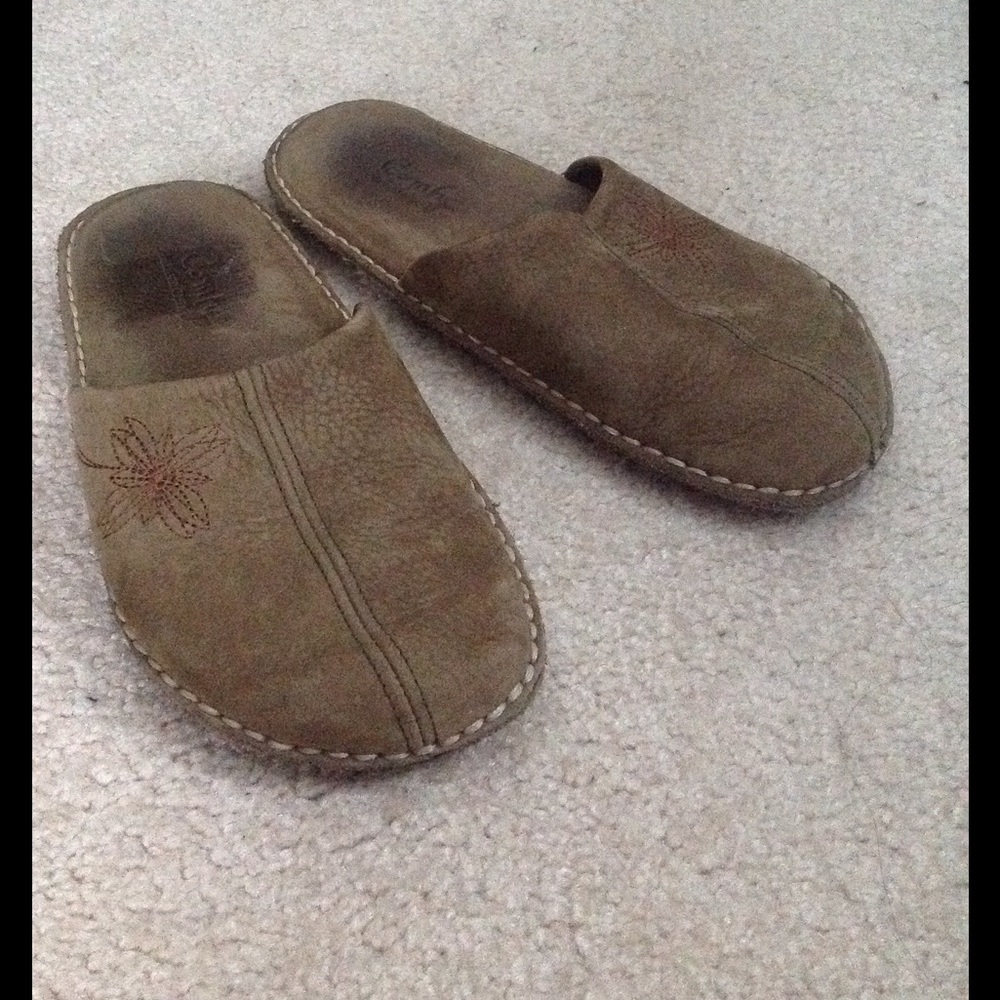 Comfy by Daniel Green leather slippers size 7