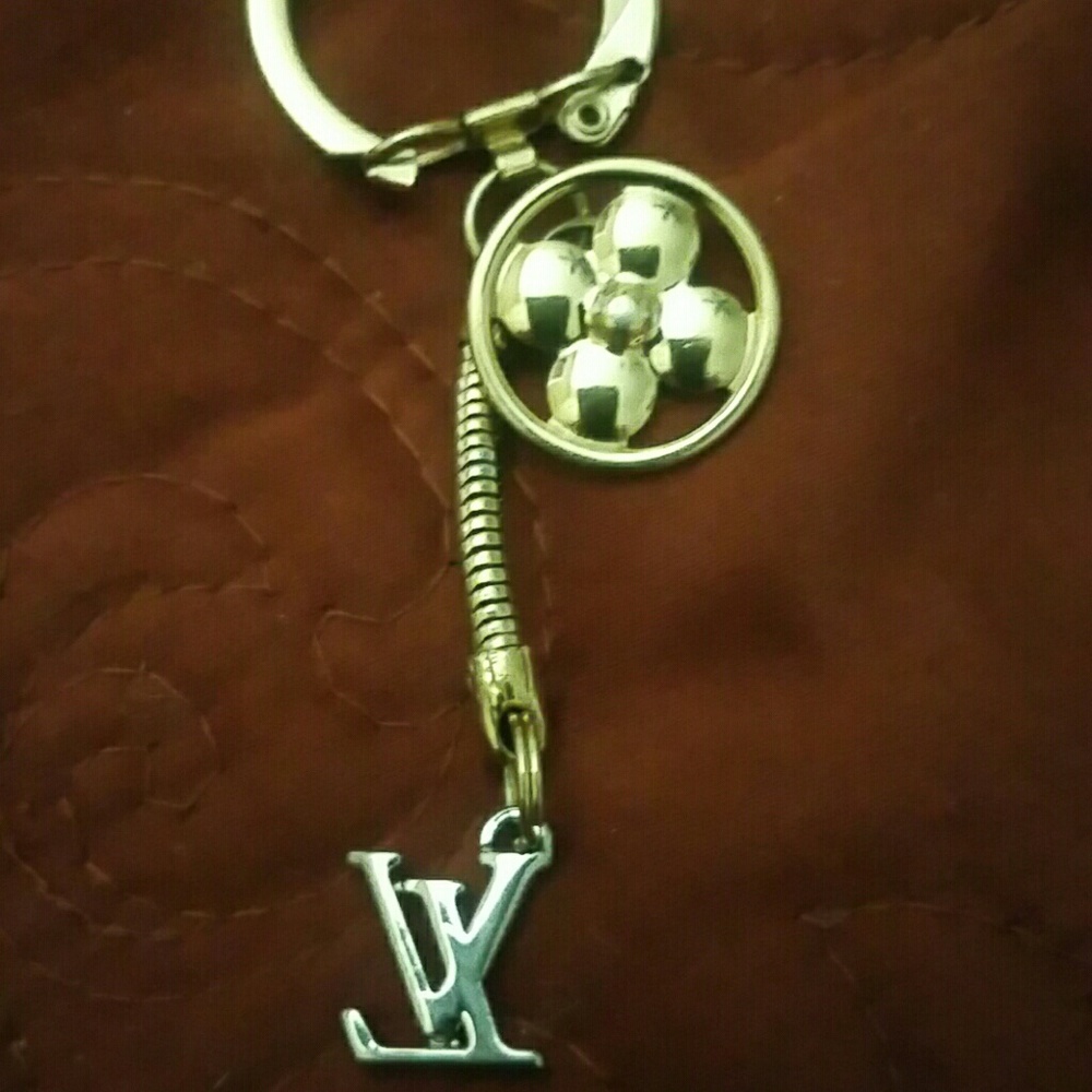 Auth LV CHARMS