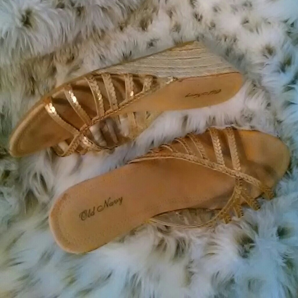 Old navy sandal ?? Gold Sequin and basket weave