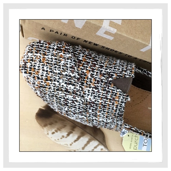 ✨TOMS Natural Mix Classic Boucle Slip-Ons✨ - Picture 2 of 4