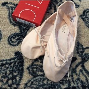 Capezio Cobra split sole canvas ballet shoes