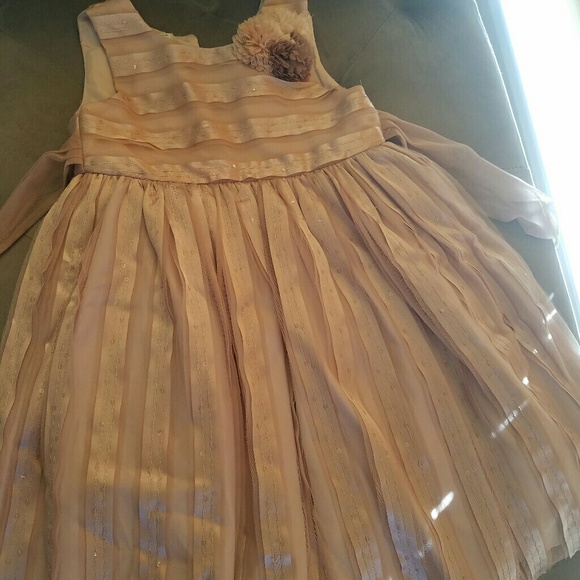 Dainty dress for a little girl. - Picture 2 of 2
