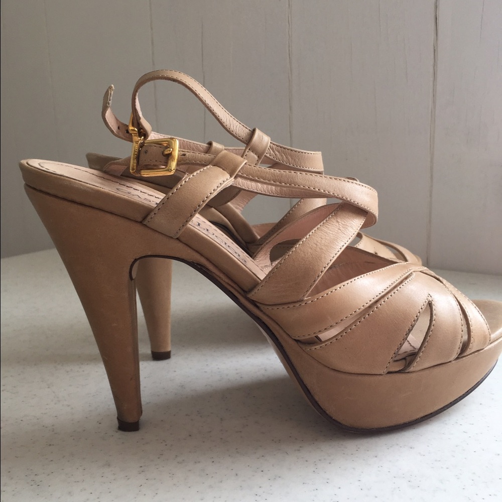 Gastone Lucioli pump size 39 \ 9 Nude leather