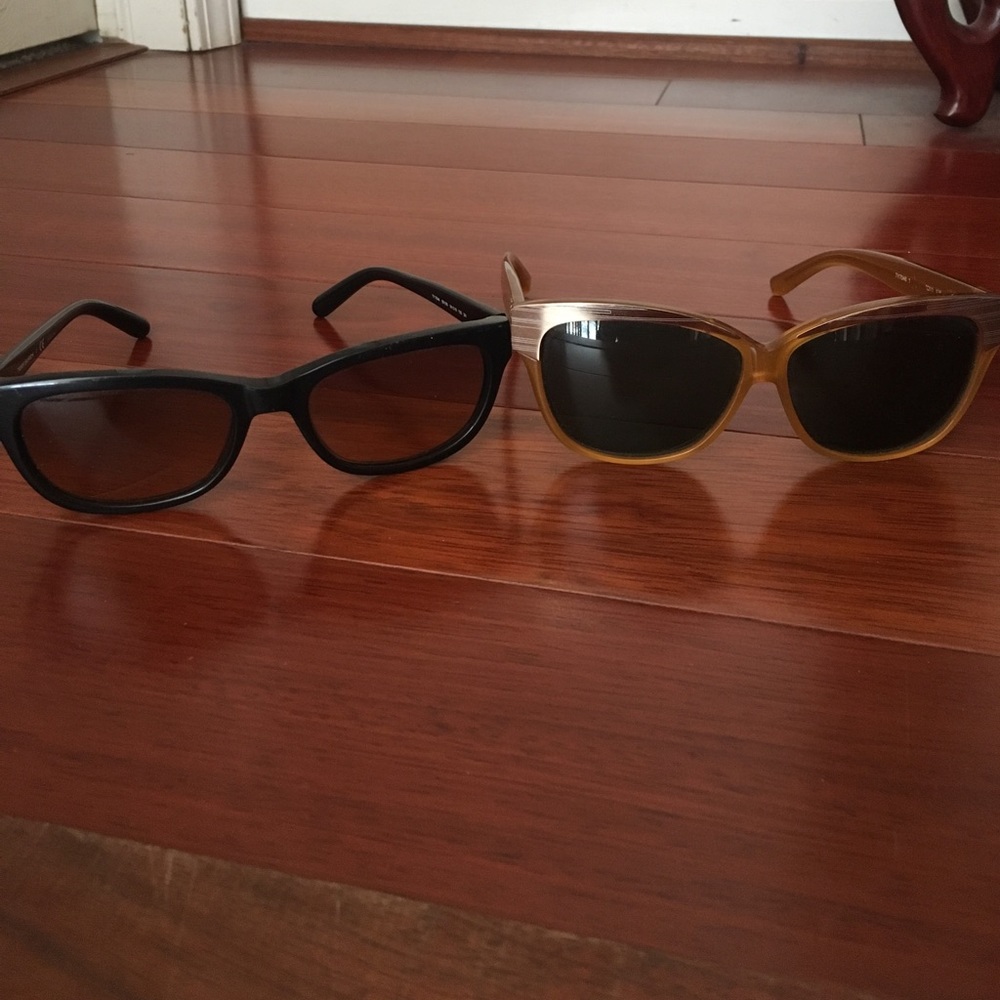 Tory Burch Sunnies!!
