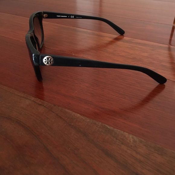 Tory Burch Sunnies!! main image 6