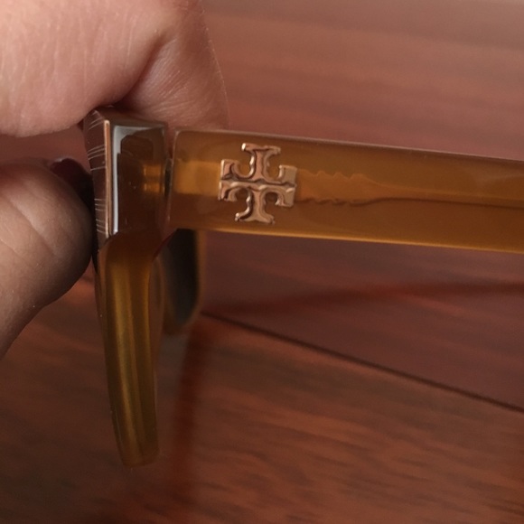 Tory Burch Sunnies!! main image 4