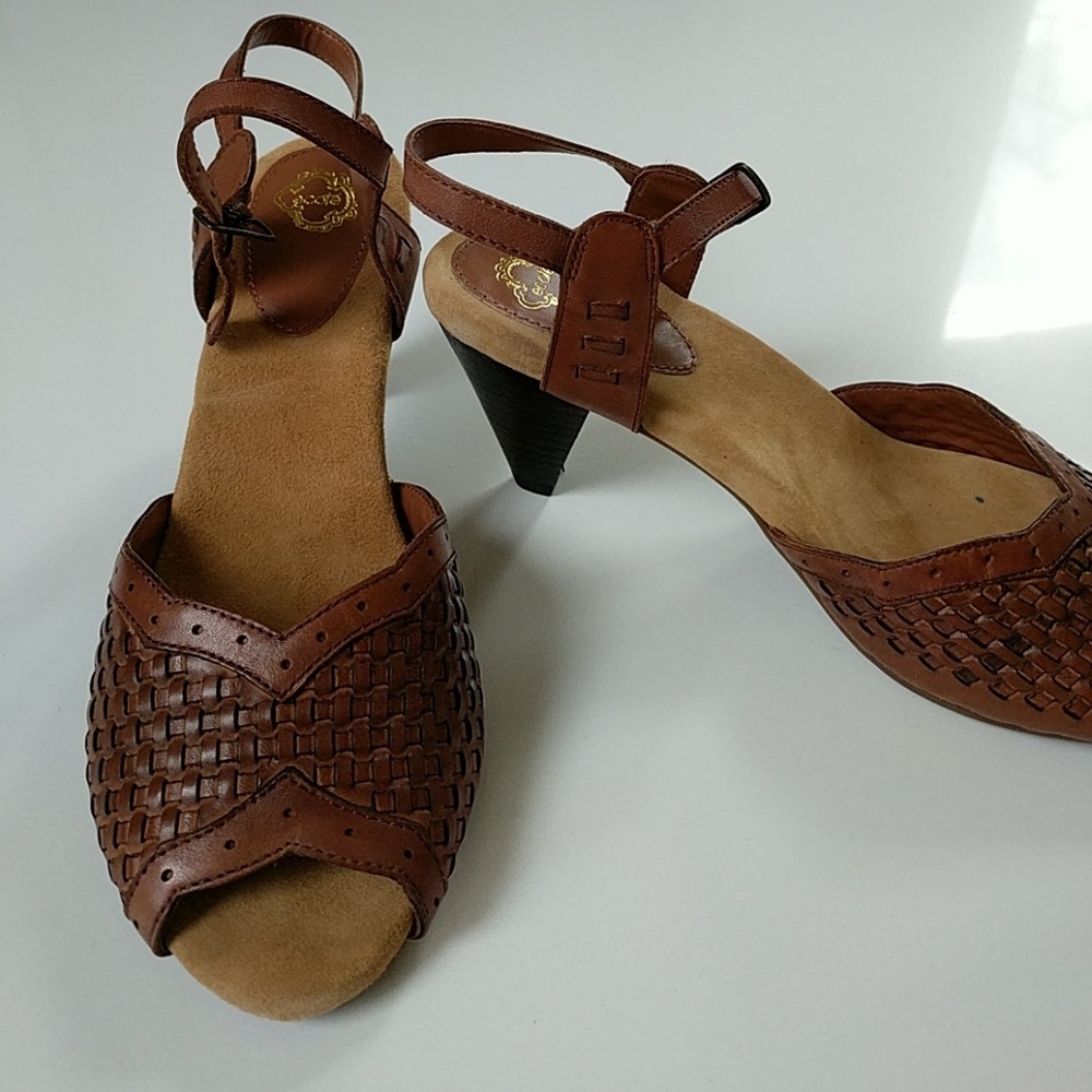 Ecote heeled sandals size 8