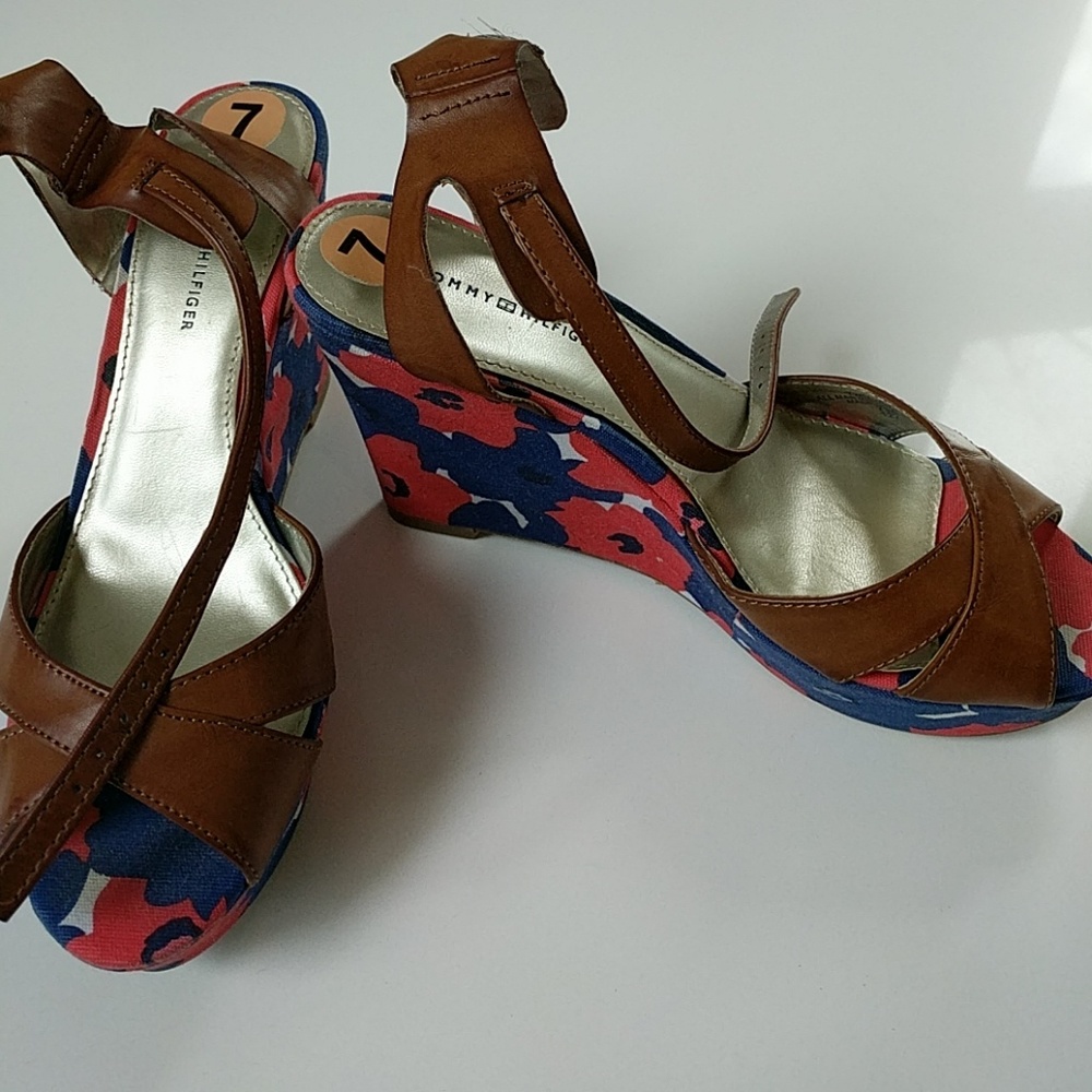 Tommy Hilfiger floral and leather wedges size 7
