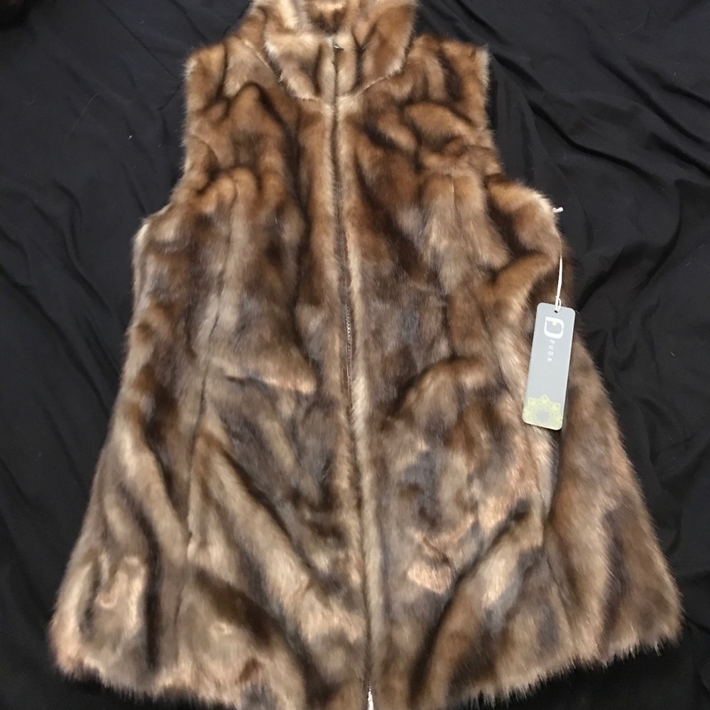 Reversible fur/leather vest