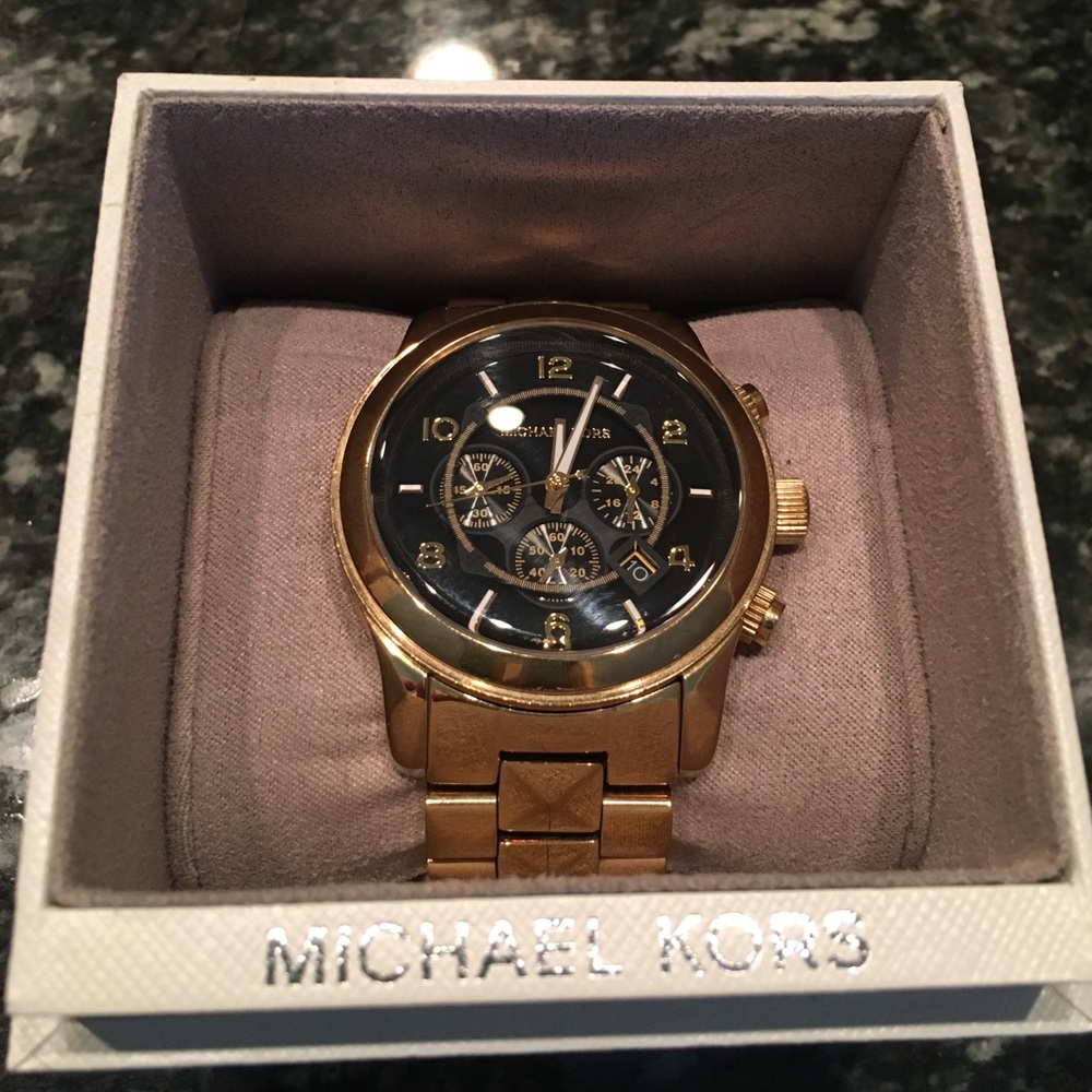 Oversized gold runway watch