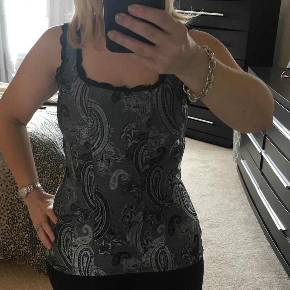 White House Black market tank