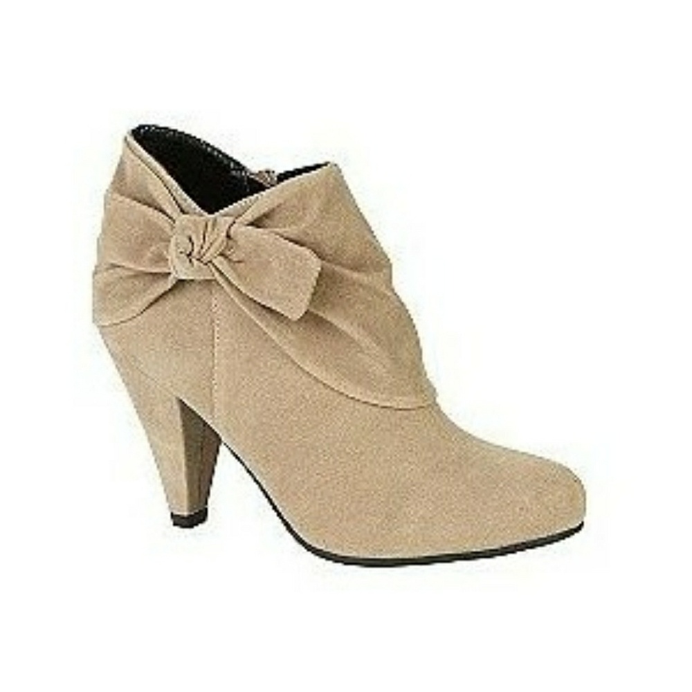 Adorable bow booties