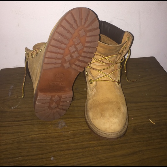 Authentic TimberLands Good Condition - Picture 2 of 5