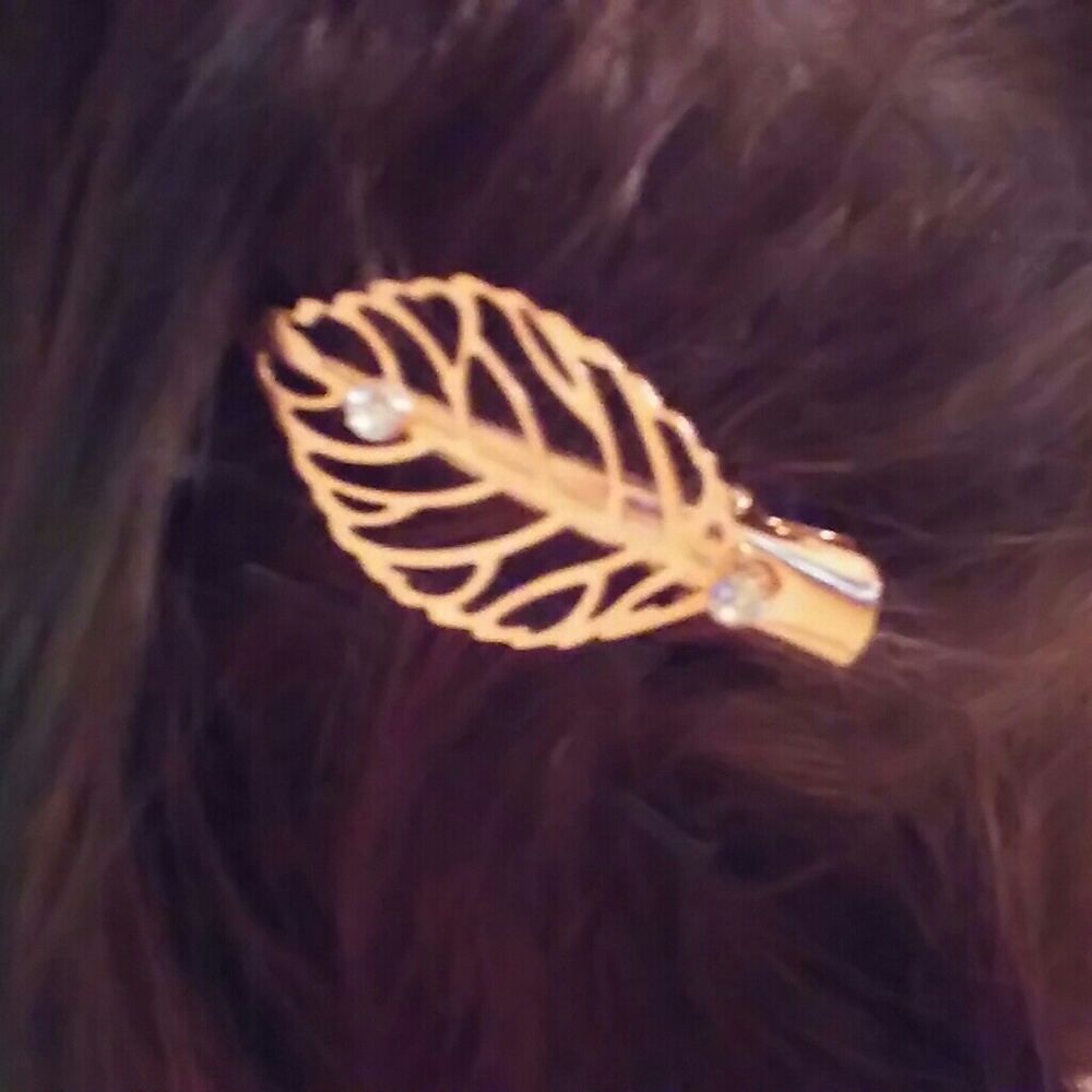 Dainty leaf clip