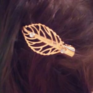 Dainty leaf clip