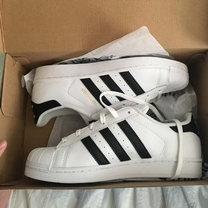 Adidas Superstar Sneaker black/white/gold detail