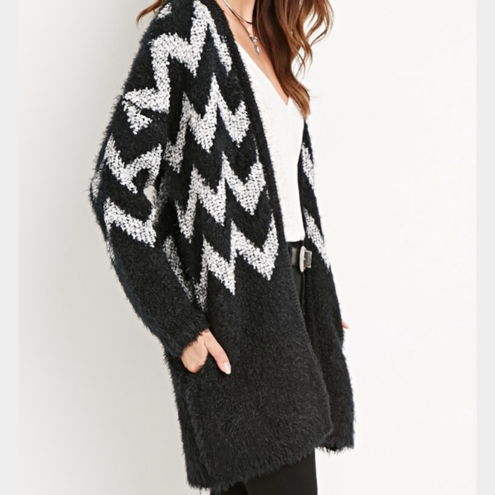 FUZZY black and white cardigan: Oversized