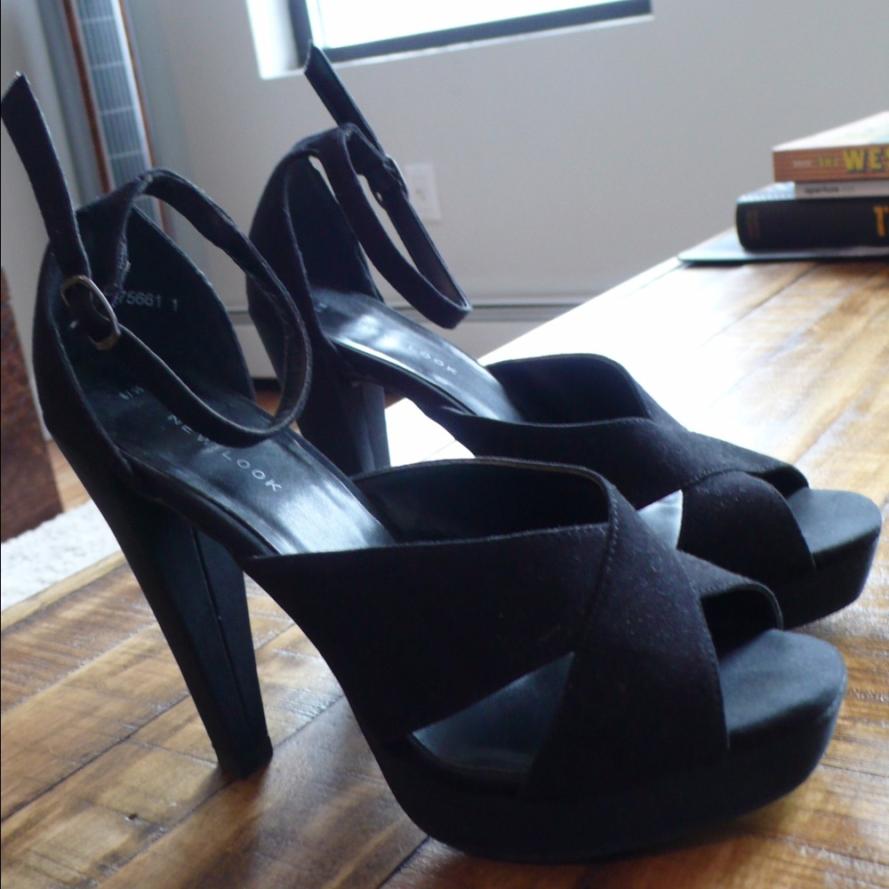 Black Pump Sandals, size 9