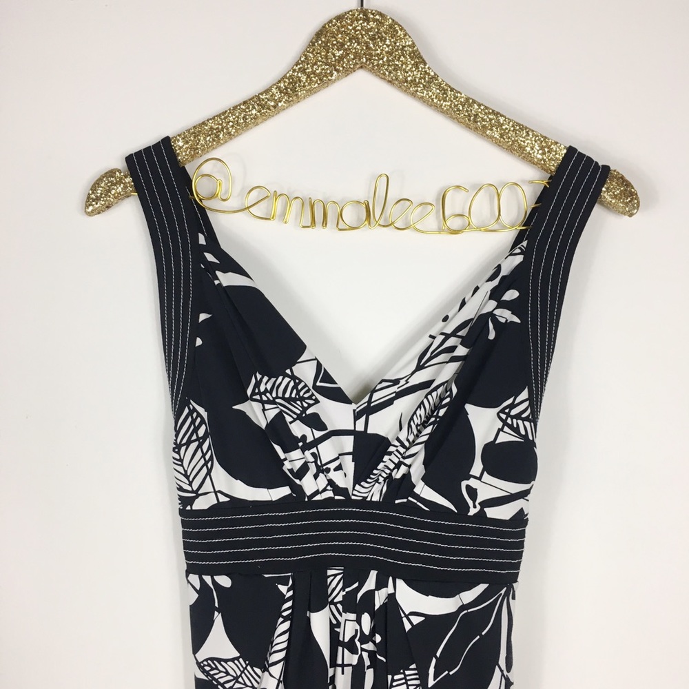 BCBGMAXAZRIA Black &White Floral Sleeveless Blouse - Picture 2 of 5