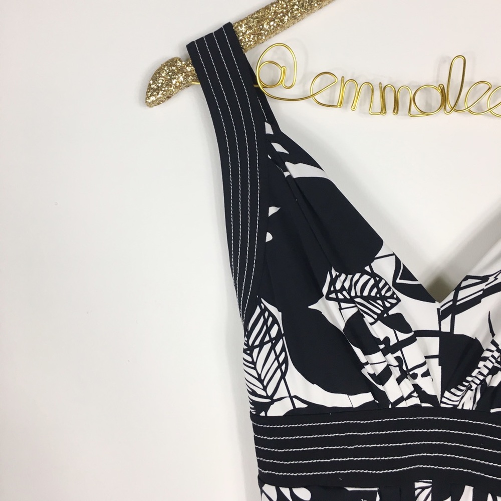 BCBGMAXAZRIA Black &White Floral Sleeveless Blouse - Picture 3 of 5