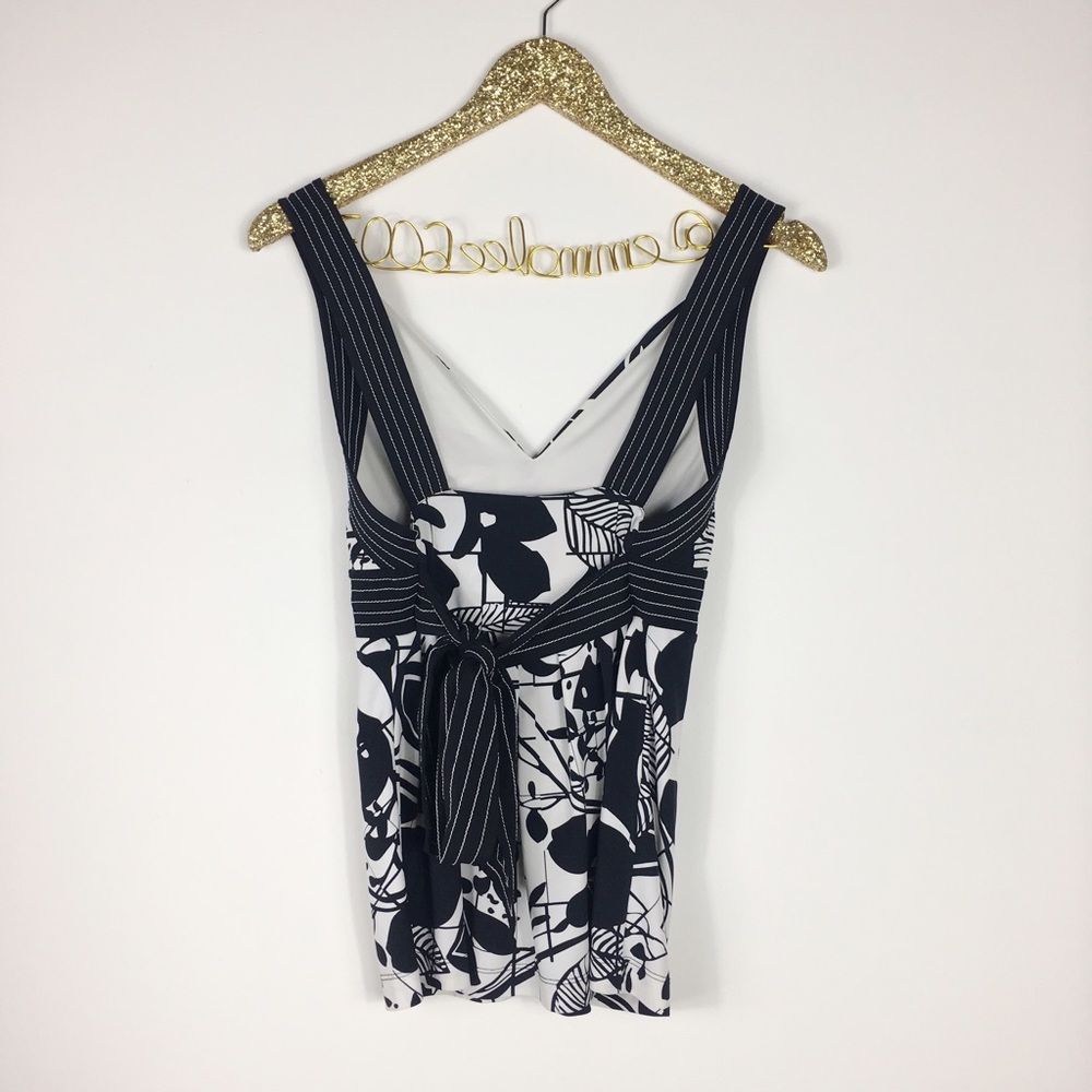 BCBGMAXAZRIA Black &White Floral Sleeveless Blouse - Picture 4 of 5