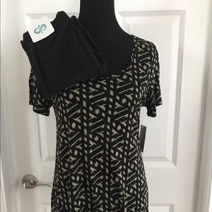 Lularoe NWT SMALL CLASSIC T &  LEGGINGS