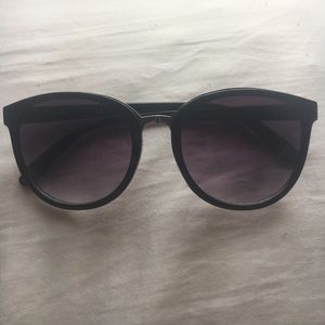 Jessica Simpson black and silver sunglasses
