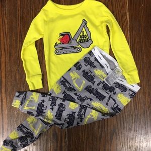 Gap 2T boys pajamas set