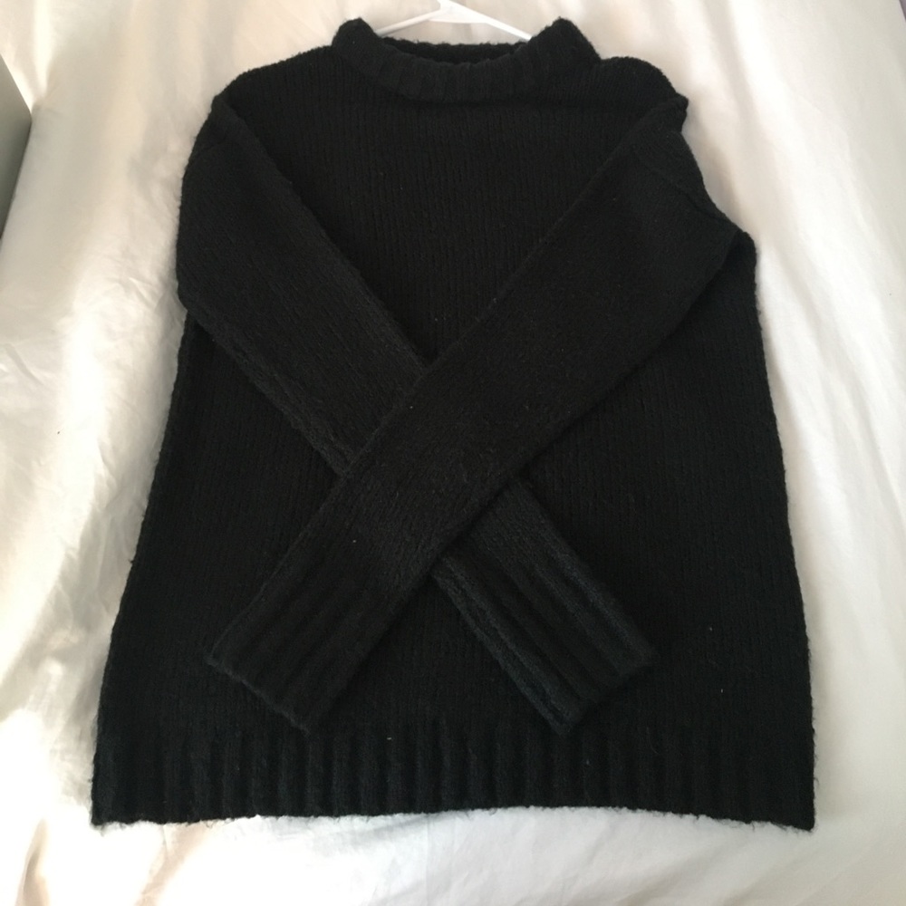 Black mock kneck sweater