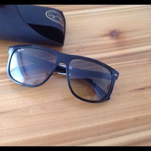 Ray Ban Sunglasses RB4147 601/32 Black gray lenses