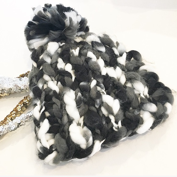 Chunky knit poof ball black white grey beanie - Picture 3 of 3