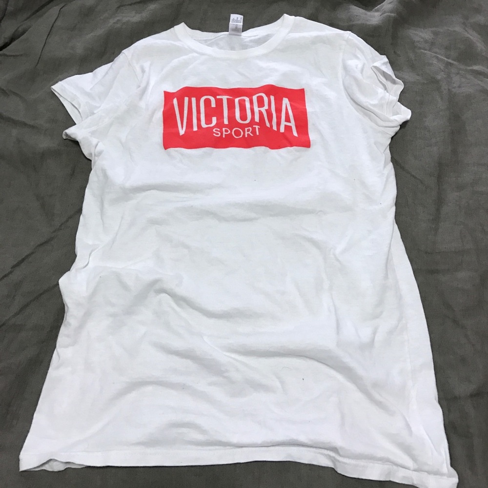 Victoria Sport white tee