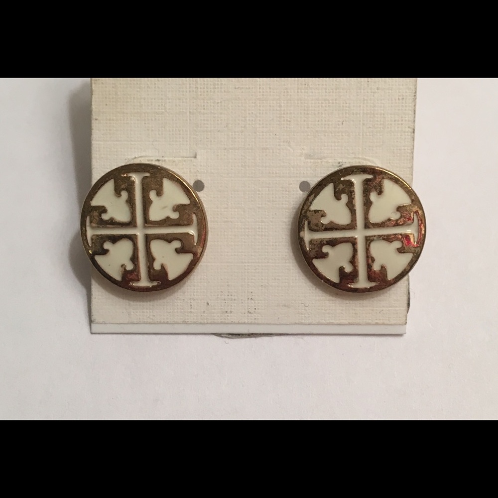 White and gold stud earrings