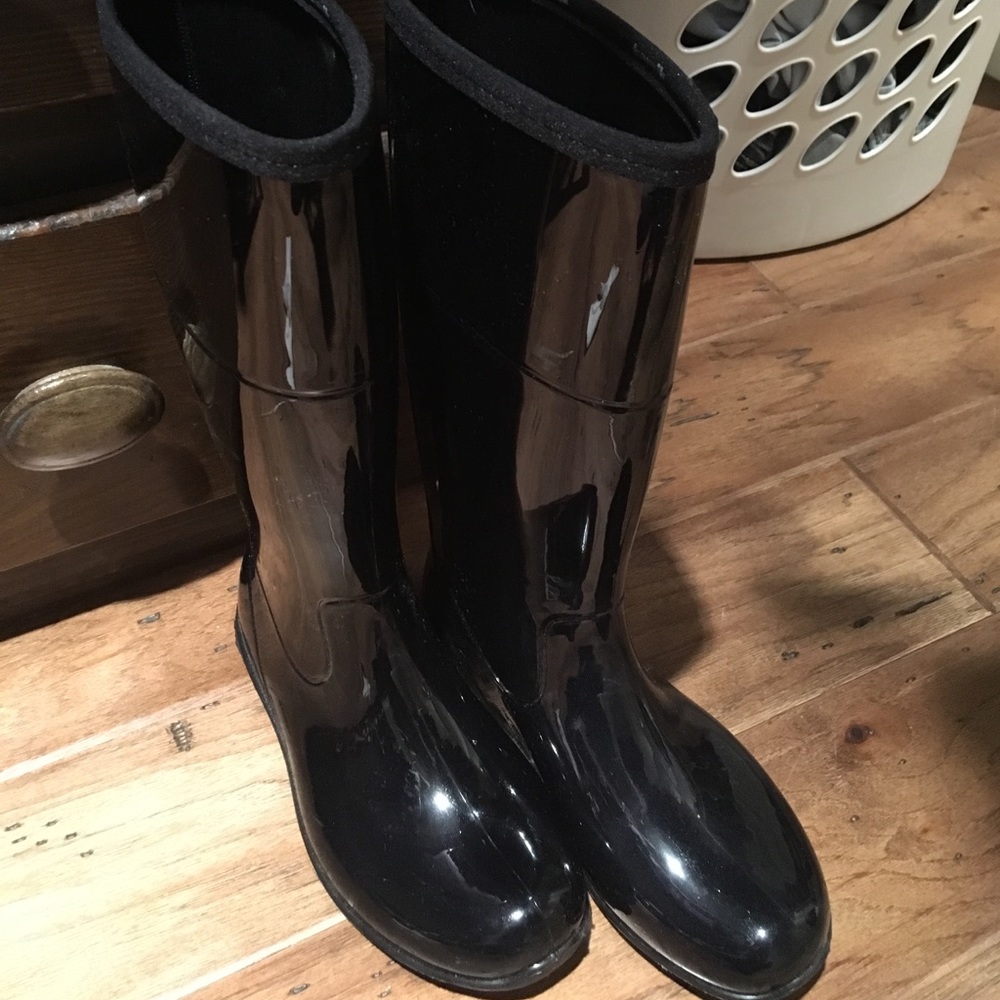 Worn once Black rubber/rain boots