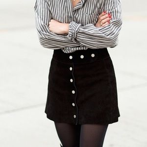 1HRSALE ⚡️Zara suede button up skirt