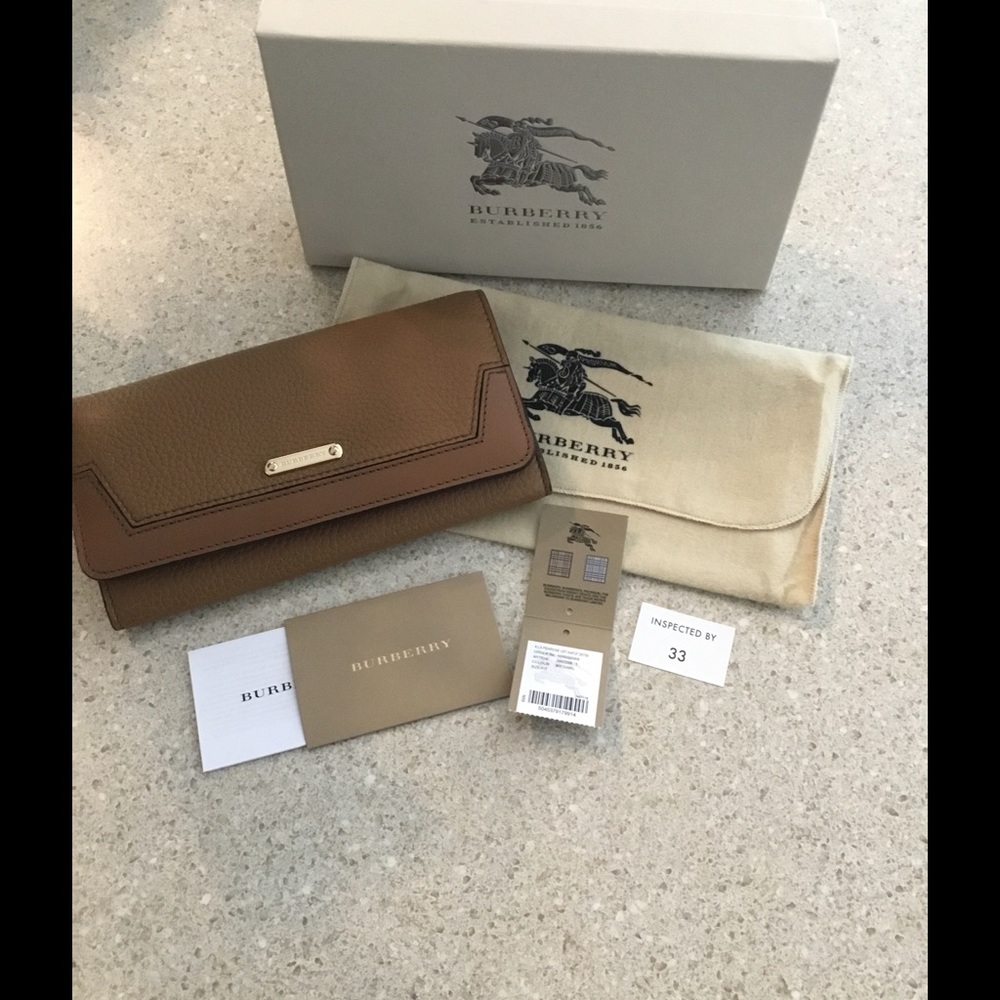 BURBERRY women's wallet in mild camel