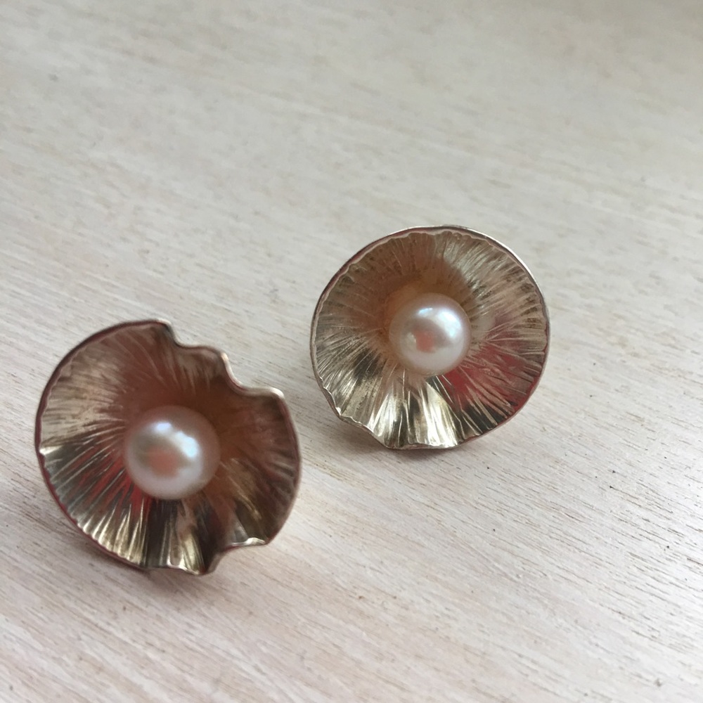 Silver Shell Earrings with Pearl 🐚