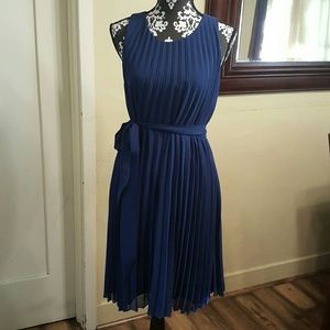 Beautiful MAX STUDIO dress