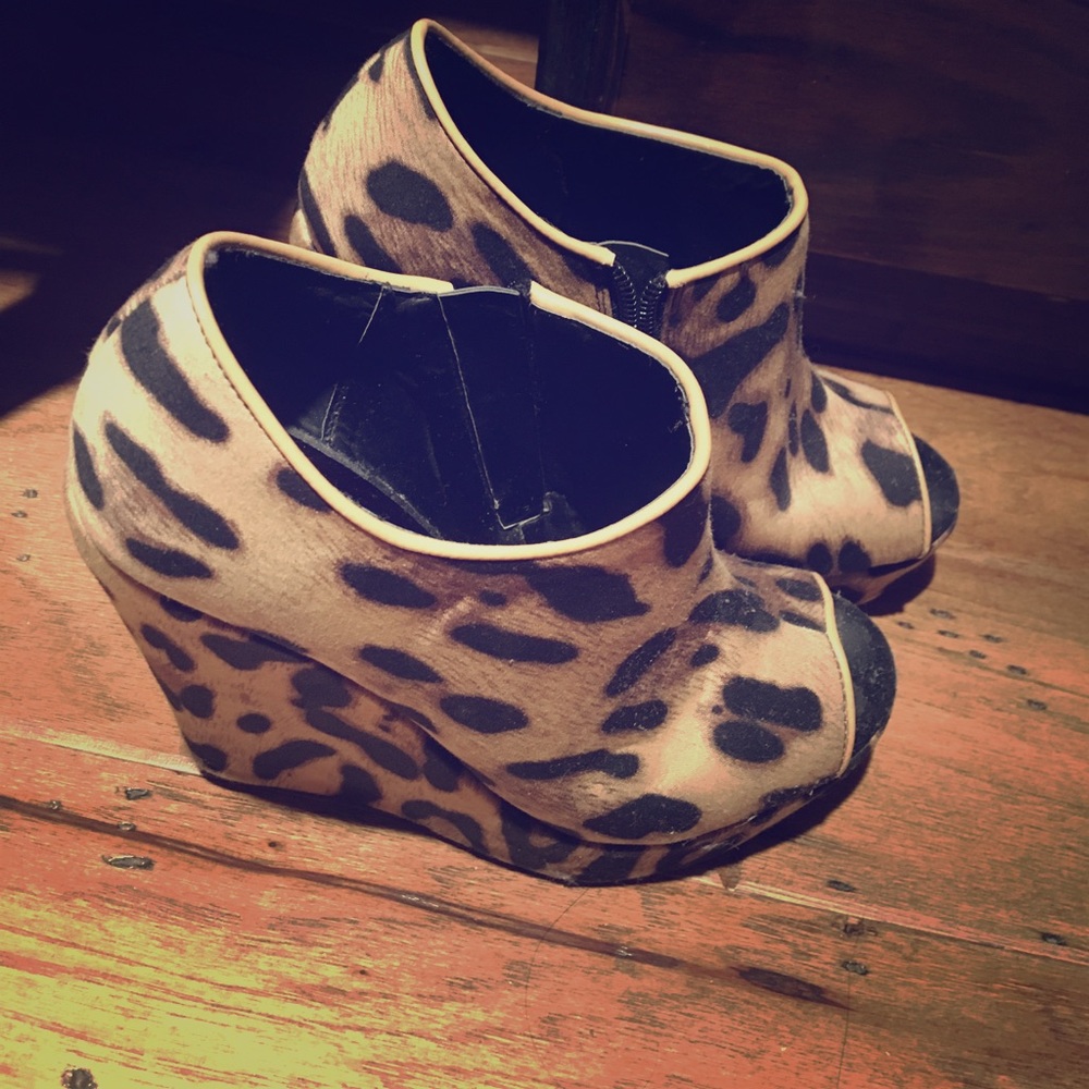 Leopard wedges