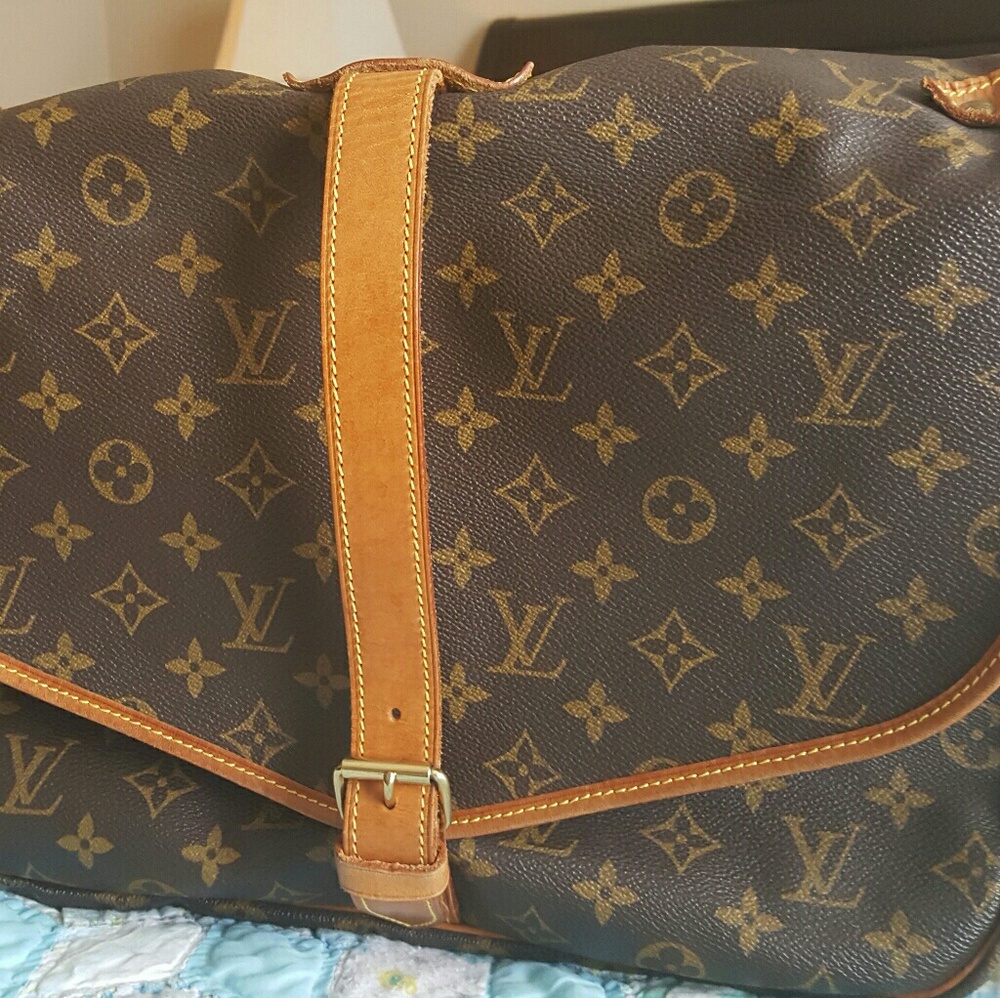 Louis Vuitton Messenger bag