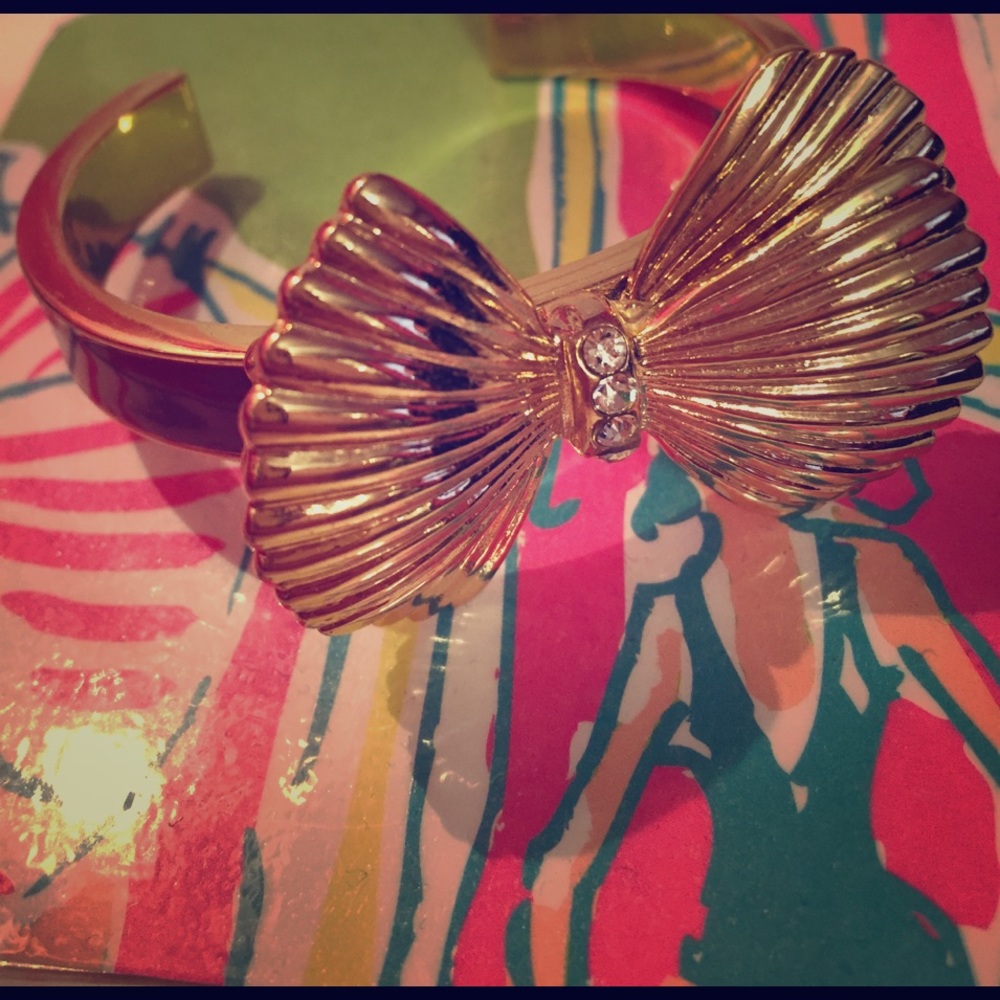 Lilly Pulitzer Shell bracelet (Never worn!)