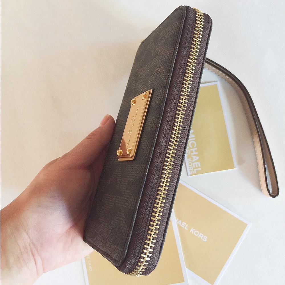❌SOLD❌NWT Michael Kors jet set wallet/wristlet - Picture 2 of 6