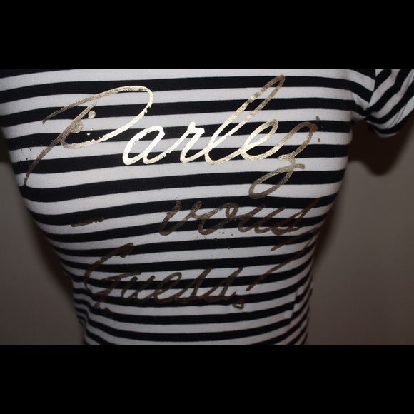 ❤️‍🔥5 for $20 - GUESS? Parisian Style foil tee with twist back - Picture 6 of 7