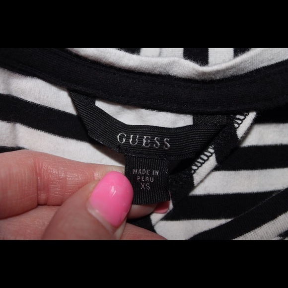 ❤️‍🔥5 for $20 - GUESS? Parisian Style foil tee with twist back - Picture 4 of 7