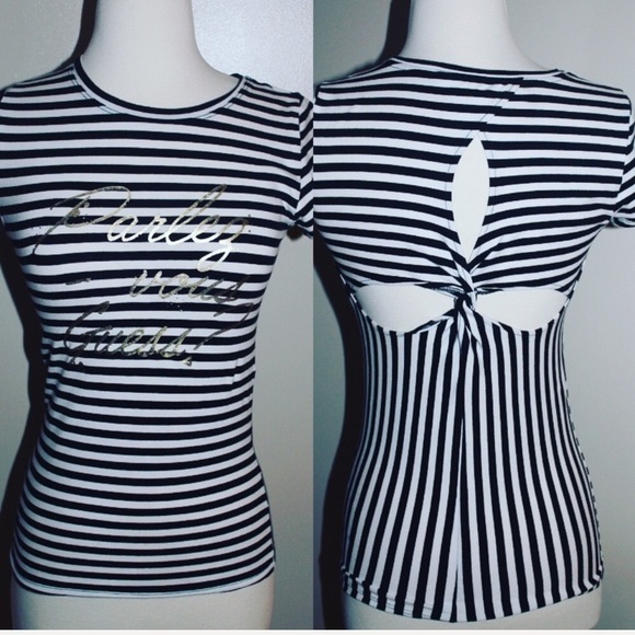 ❤️‍🔥5 for $20 - GUESS? Parisian Style foil tee with twist back - Picture 3 of 7