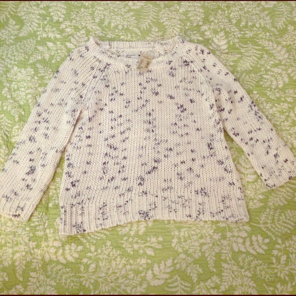 White American Eagle cable knit sweater