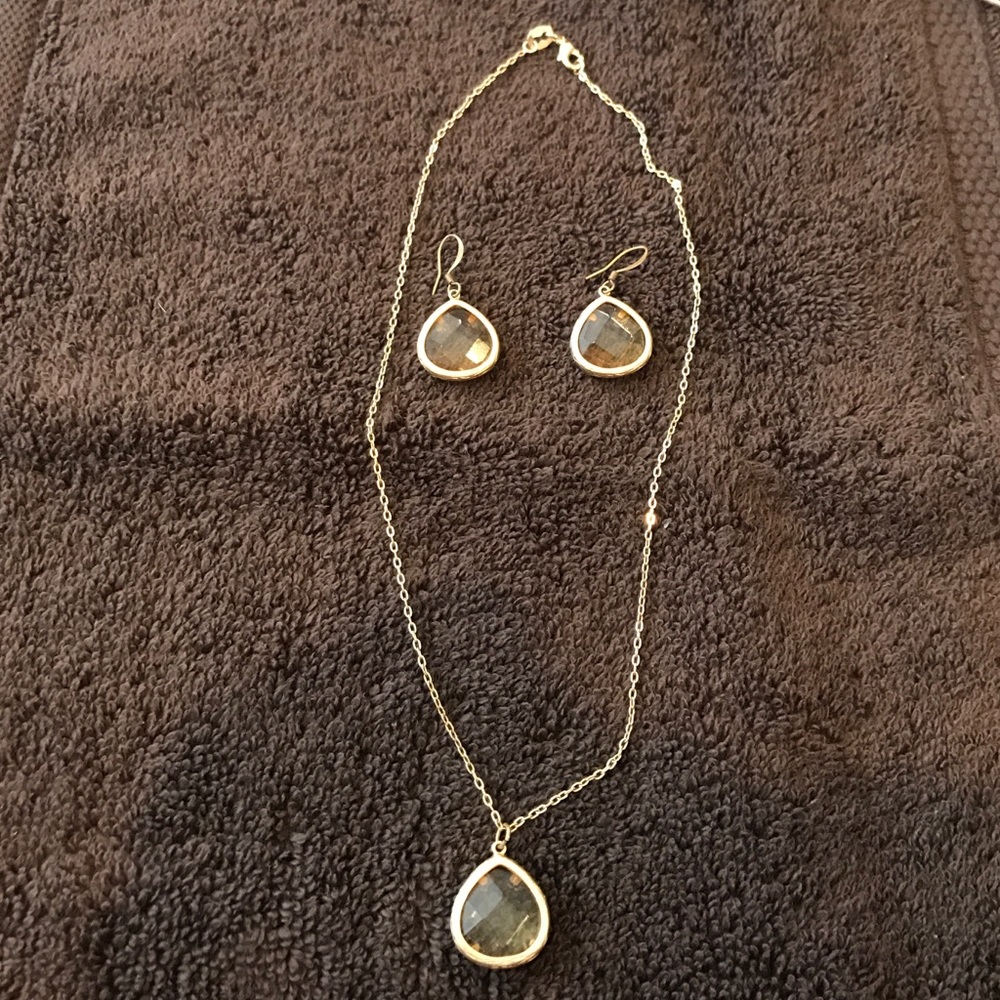 Gold and amber necklace and earrings set
